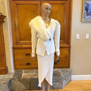 Conelli Vintage 1980's  White Dress Suit with Genuine Arctic Fox Size 8 NWT